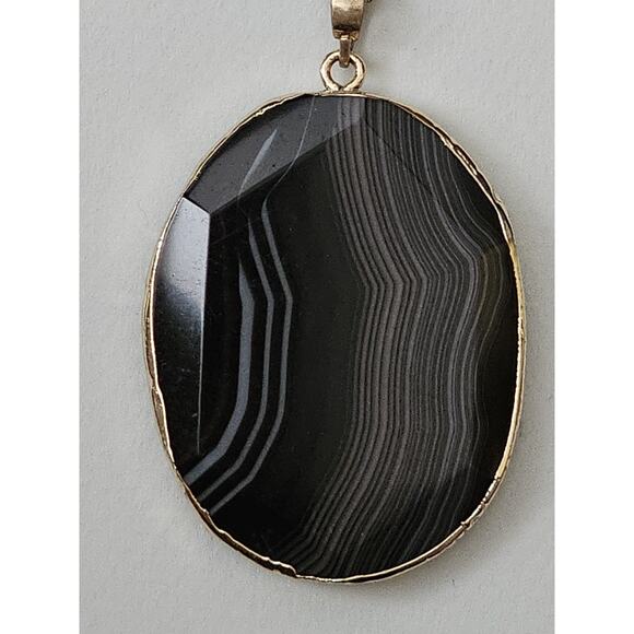 Elegant Banded Onyx Agate Natural Linear Veining On 33 Inch Gold Tone Chain - Picture 3 of 7